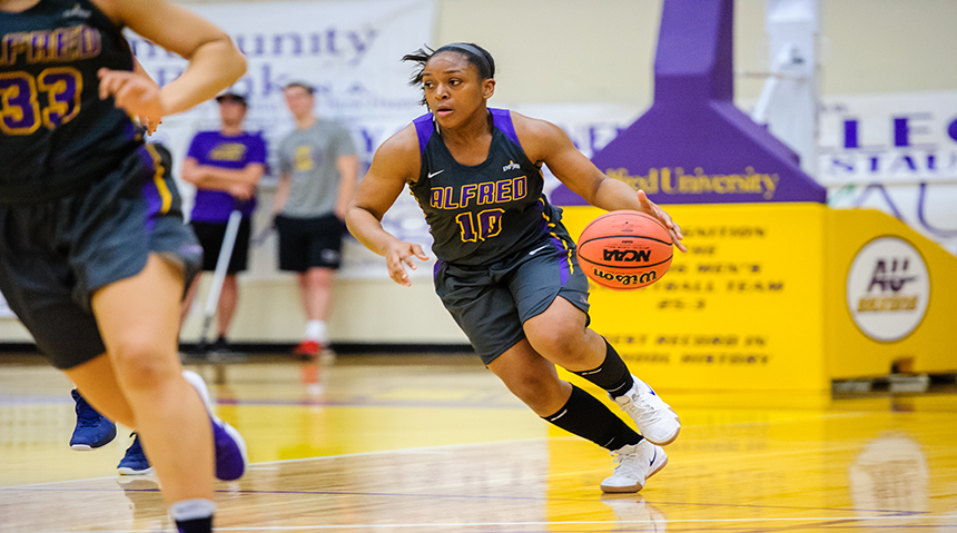 A photo of a women's basketball player