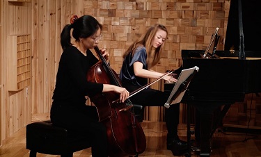 cellist and pianist plaing