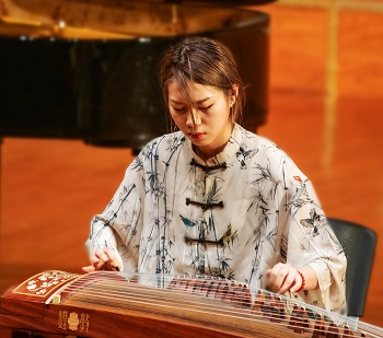 morgan playing the guzheng