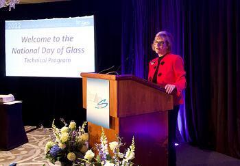 Kathleen Richardson, ’82, MS ’88, PhD ’92  gives opening remarks at Day of Glass Conference.