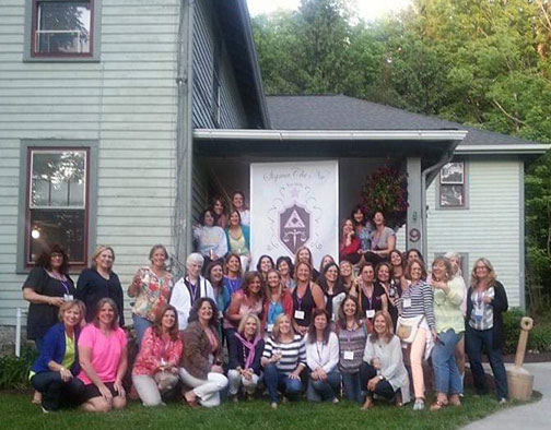 Sigma Chi Nu house with sisters in front