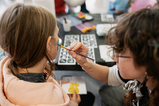 kid getting face painted