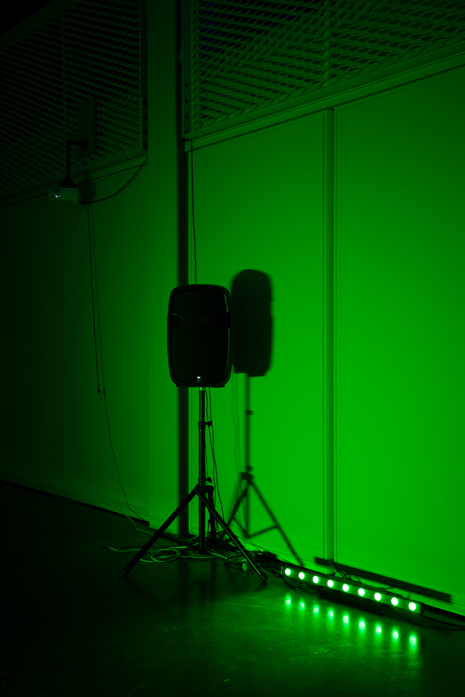Green Light Speaker Shadow