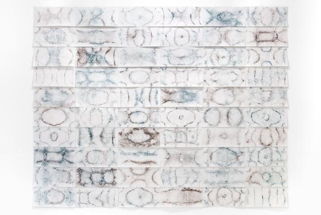 Visualization of sounds from Korean poetry recital on paper, using salt, water, and pigment 
