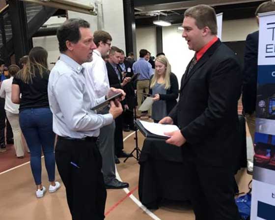 Student speaking to an Alfred alum at career fair