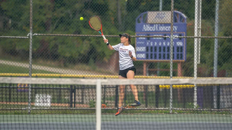 A photo of Alina Zabihailo playing tennis