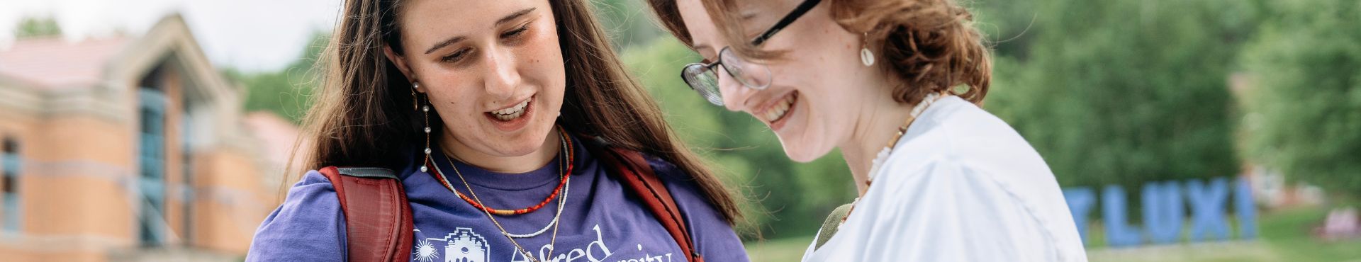 A photo of two Alfred University students