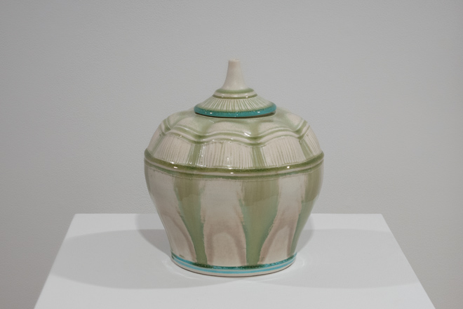 ceramic pointy vase