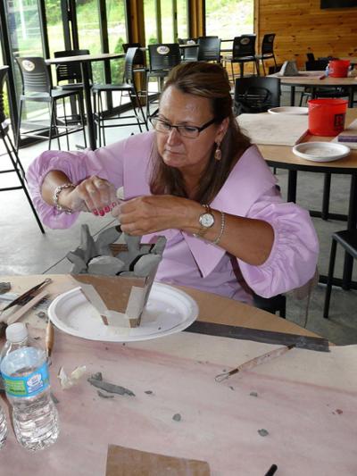 Adult female student at AU's clay workshop