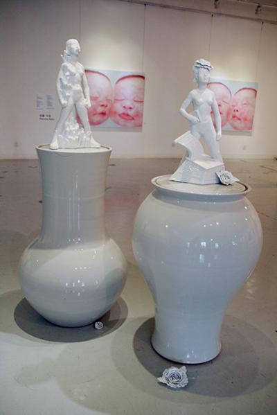 Youngmi Ceramic White and Person on top