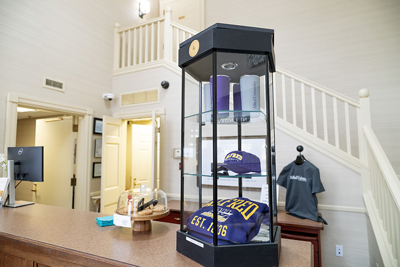 A photo of the lobby at the Saxon Inn