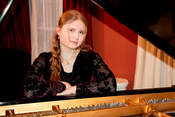 A photo of Evelina Kleczek at a piano